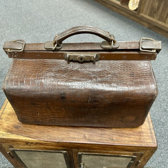 Antique Gladstone Bag 1